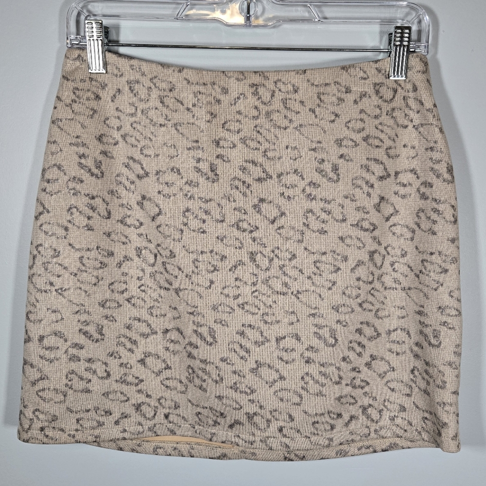 Le Lis Tan‎ Leopard Print Skirt Women’s Size Medium Animal Print Mini Skirt